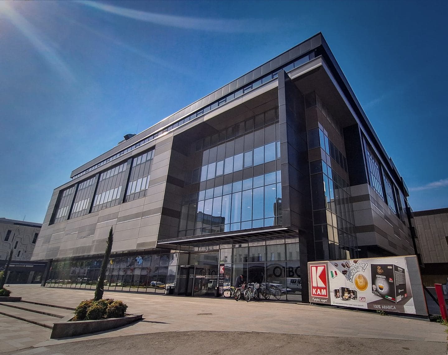 Нова деловна зграда K Business Center - За Изнајмување - Центар